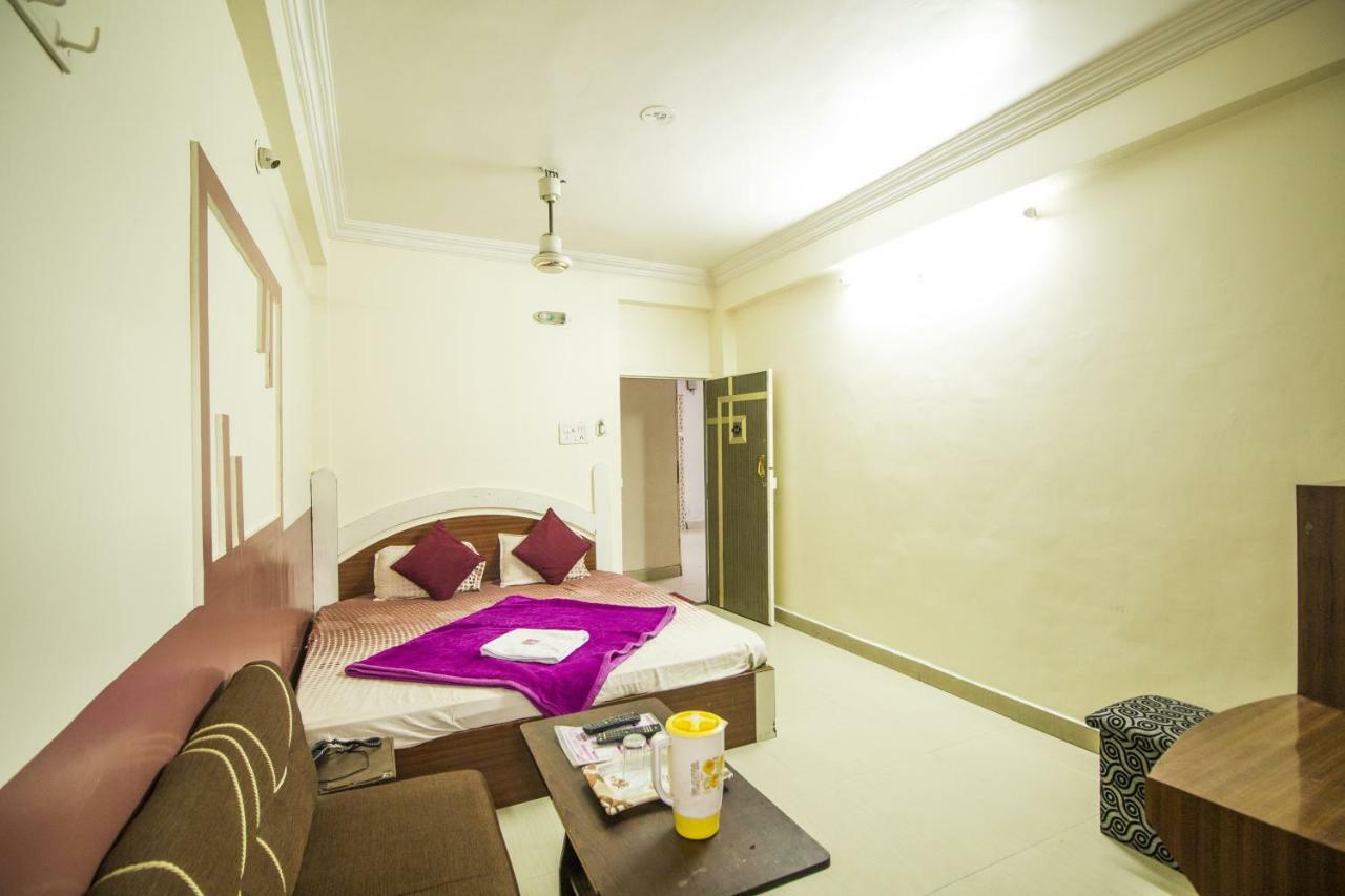 Hotel Gujarat Palace Удджайн Экстерьер фото
