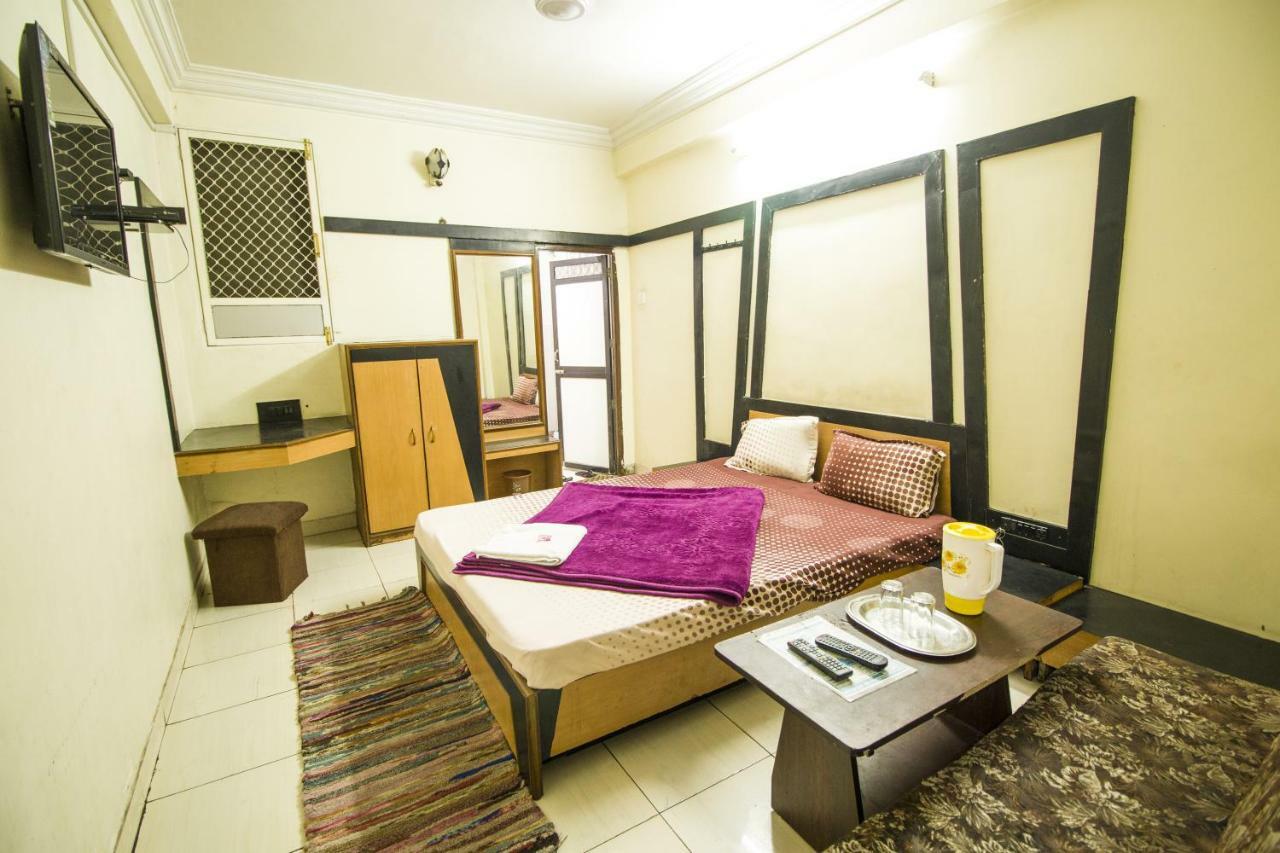 Hotel Gujarat Palace Удджайн Экстерьер фото