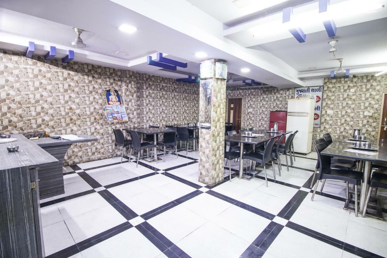 Hotel Gujarat Palace Удджайн Экстерьер фото