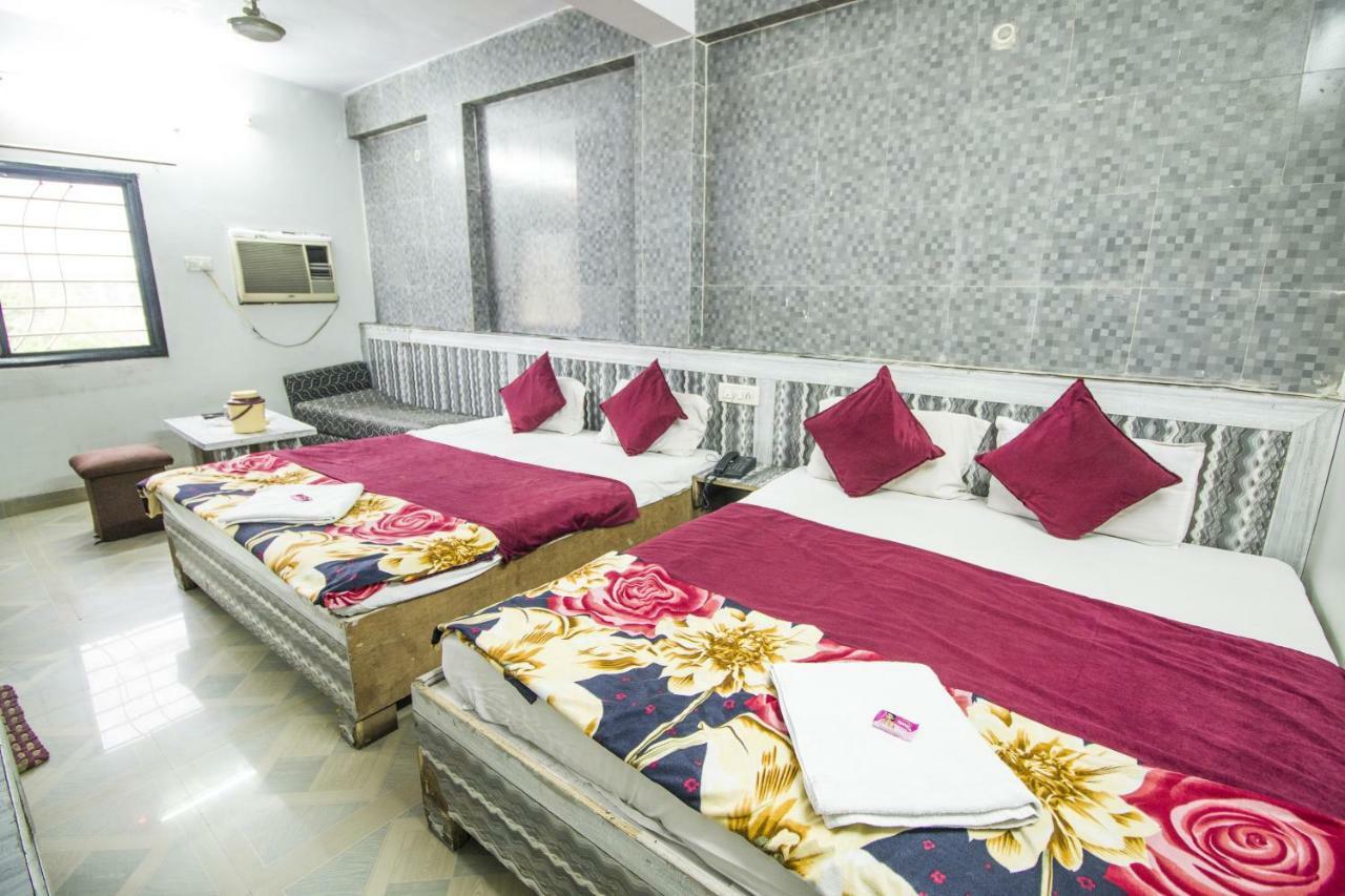 Hotel Gujarat Palace Удджайн Экстерьер фото